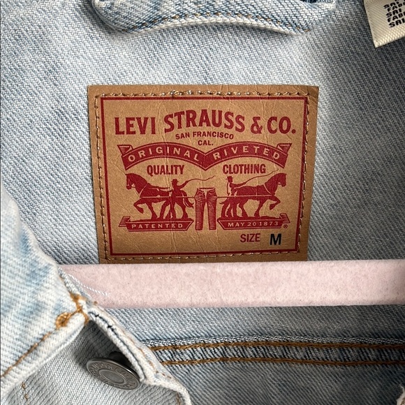 LEVI’S NWOT Light Blue Embroidered Denim Jacket, Size M - Picture 4 of 14